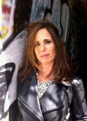 laura-in-graffiti-shaft-1